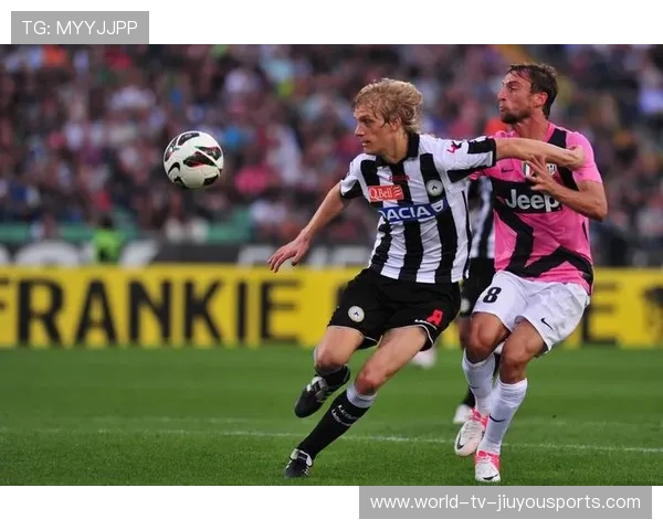 英超赛场风云：斯洛特赢球不欢，VAR成争议核心，斯洛克英锦赛